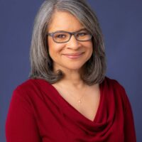 Angela King, ’94, receives Charles E. Odegaard Award for her her journalism, mentorship and volunteerism